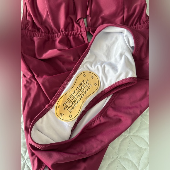 Cupshe, one piece bathing suit, size XL, deep burgundy - Picture 7 of 7